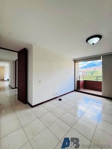Apartamento de 4 alcobas en arriendo en El Diamante No. 2, Medellín, 150 m² · foto 8 de 22