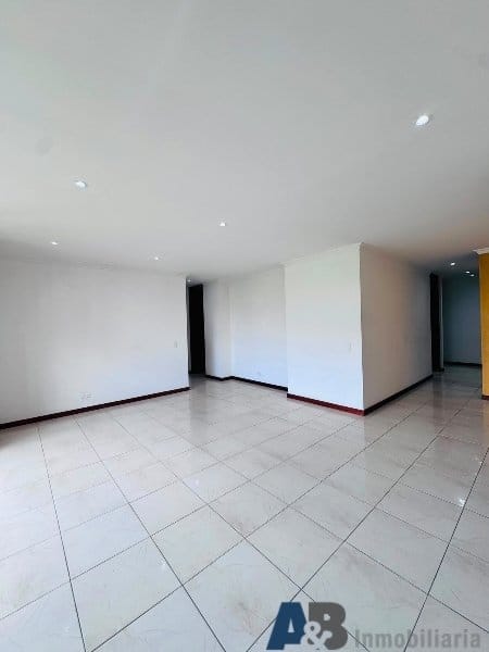Apartamento de 4 alcobas en arriendo en El Diamante No. 2, Medellín, 150 m² · foto 10 de 22