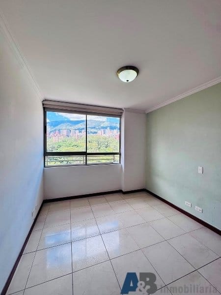 Apartamento de 4 alcobas en arriendo en El Diamante No. 2, Medellín, 150 m² · foto 13 de 22
