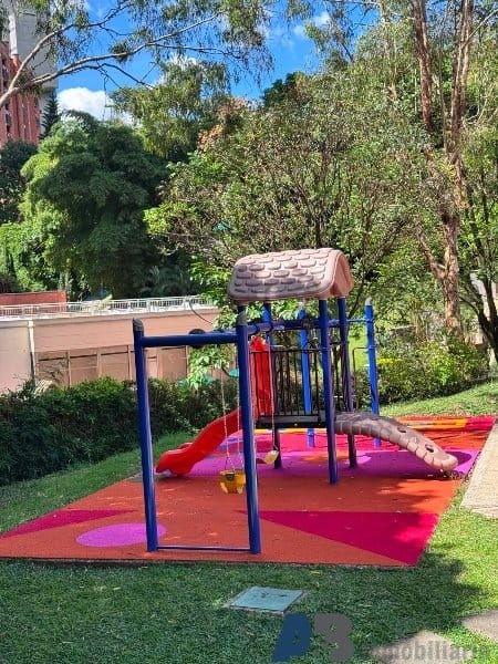 Apartamento de 4 alcobas en arriendo en El Diamante No. 2, Medellín, 150 m² · foto 21 de 22