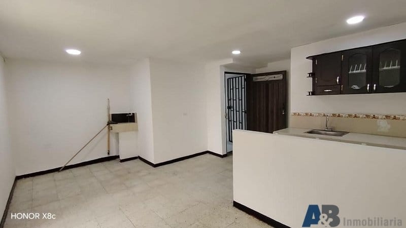 Bodega en arriendo en Colombia, Medellín, 45 m² · foto 2 de 11
