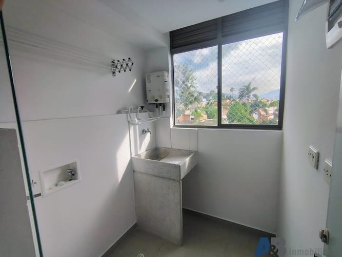 Apartamento de 3 alcobas en arriendo en Loma Del Esmeraldal, Envigado, 76 m² · foto 12 de 24