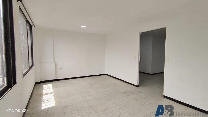 Bodega en arriendo en Colombia, Medellín, 45 m² · foto 9 de 11