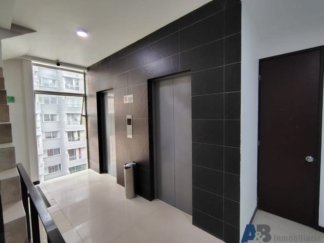 Oficina en arriendo en Villa Carlota, Medellín, 509 m² · foto 2 de 24