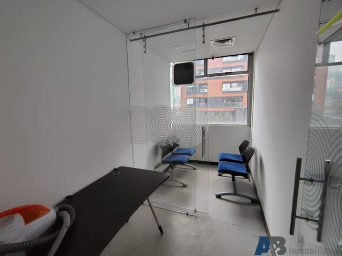 Oficina en arriendo en Villa Carlota, Medellín, 509 m² · foto 11 de 24