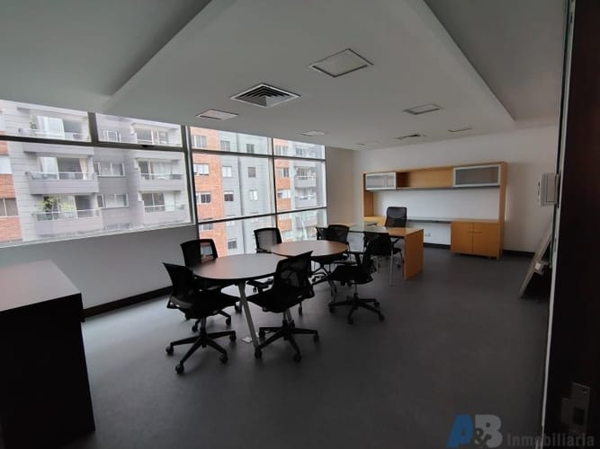 Oficina en arriendo en Villa Carlota, Medellín, 509 m² · foto 14 de 24