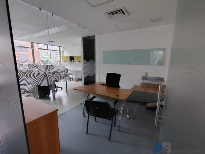 Oficina en arriendo en Villa Carlota, Medellín, 509 m² · foto 18 de 24
