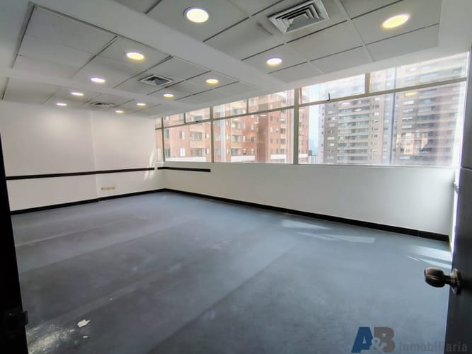 Oficina en arriendo en Villa Carlota, Medellín, 507 m² · foto 3 de 16