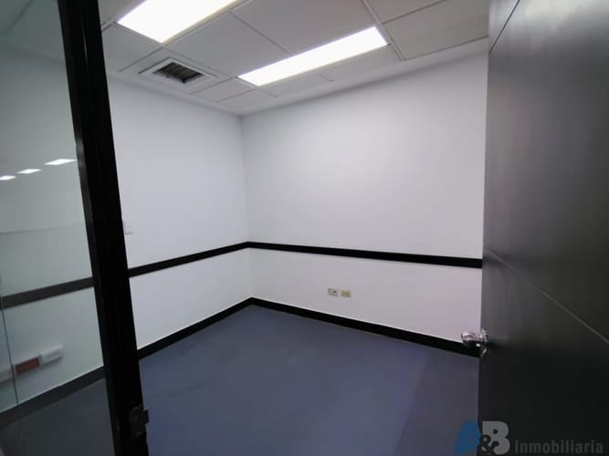 Oficina en arriendo en Villa Carlota, Medellín, 507 m² · foto 6 de 16