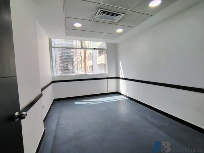Oficina en arriendo en Villa Carlota, Medellín, 507 m² · foto 8 de 16