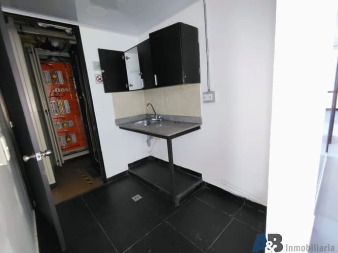 Oficina en arriendo en Villa Carlota, Medellín, 507 m² · foto 10 de 16