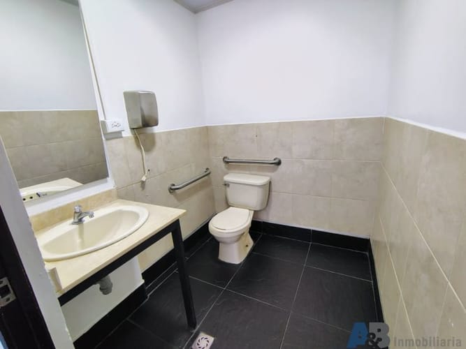 Oficina en arriendo en Villa Carlota, Medellín, 507 m² · foto 12 de 16