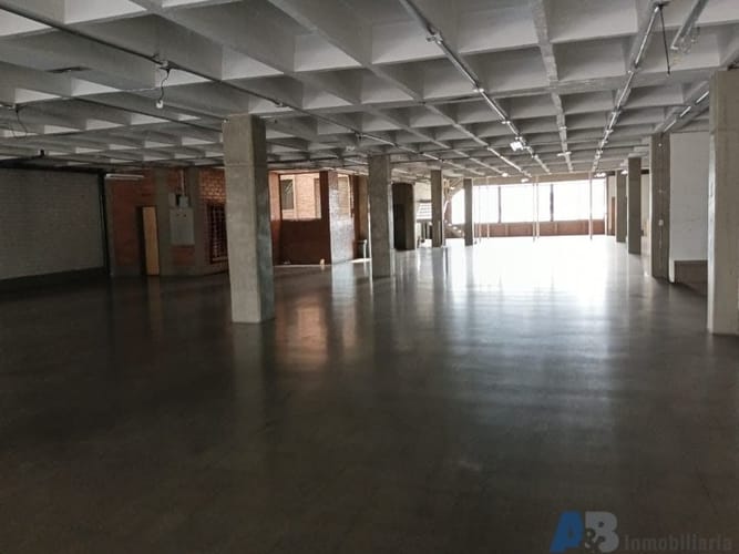 Bodega en arriendo en Santa Fe, Medellín, 870 m² · foto 3 de 6