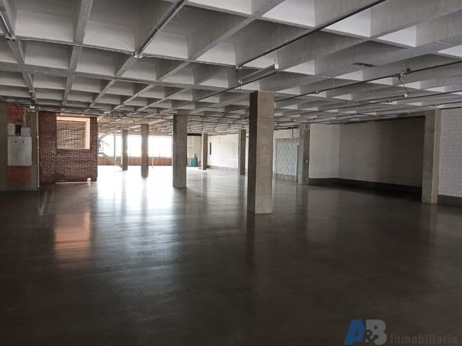 Bodega en arriendo en Santa Fe, Medellín, 870 m² · foto 4 de 6