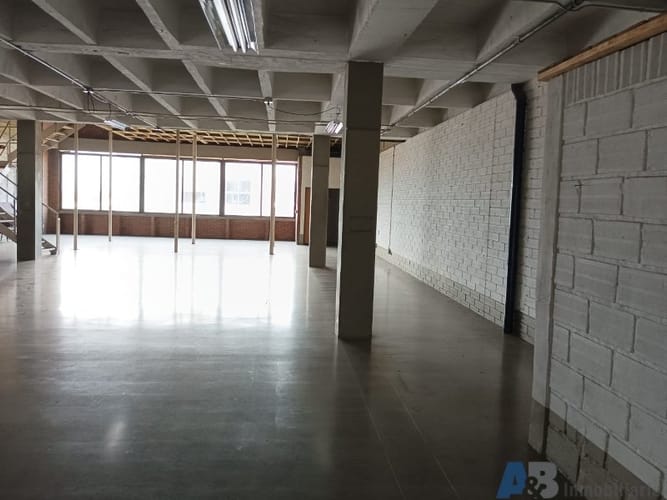 Bodega en arriendo en Santa Fe, Medellín, 870 m² · foto 5 de 6