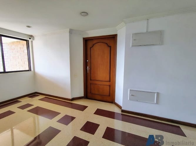 Apartamento de 4 alcobas en arriendo en El Poblado, Medellín, 195 m² · foto 2 de 24