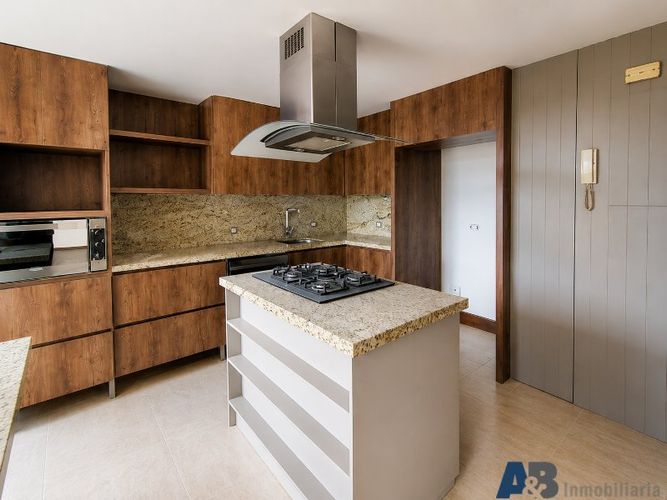 Apartamento de 4 alcobas en arriendo en El Poblado, Medellín, 195 m² · foto 7 de 24