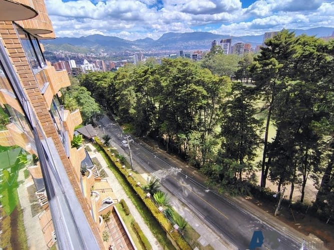 Apartamento de 4 alcobas en arriendo en El Poblado, Medellín, 195 m² · foto 8 de 24