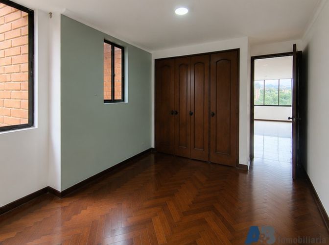 Apartamento de 4 alcobas en arriendo en El Poblado, Medellín, 195 m² · foto 9 de 24