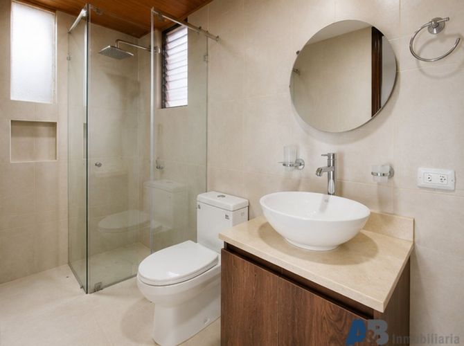 Apartamento de 4 alcobas en arriendo en El Poblado, Medellín, 195 m² · foto 16 de 24