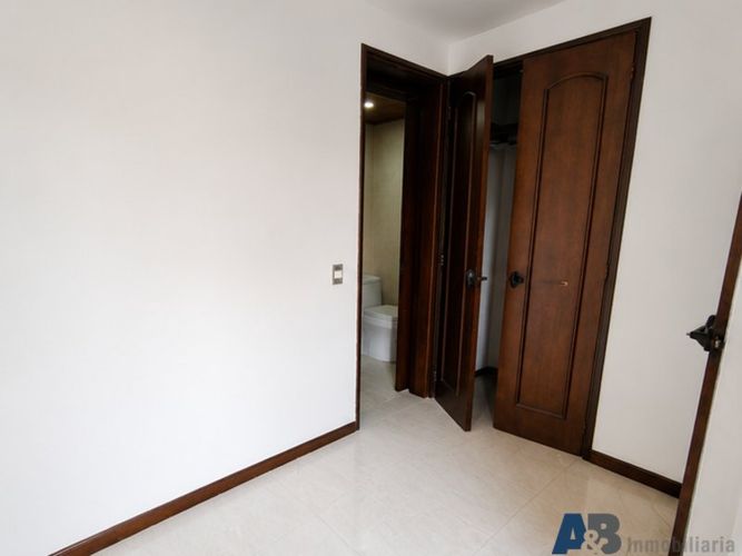Apartamento de 4 alcobas en arriendo en El Poblado, Medellín, 195 m² · foto 17 de 24