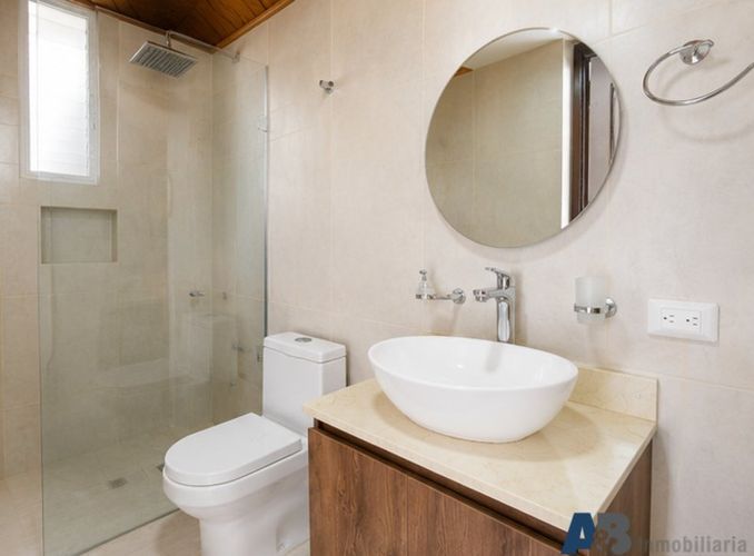 Apartamento de 4 alcobas en arriendo en El Poblado, Medellín, 195 m² · foto 19 de 24