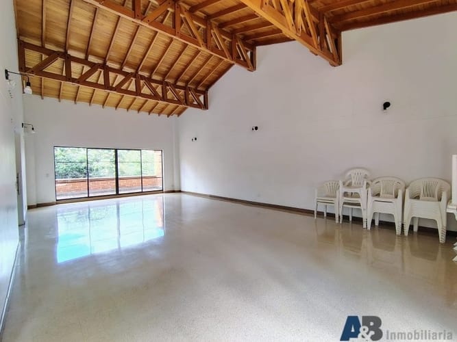 Apartamento de 4 alcobas en arriendo en El Poblado, Medellín, 195 m² · foto 23 de 24