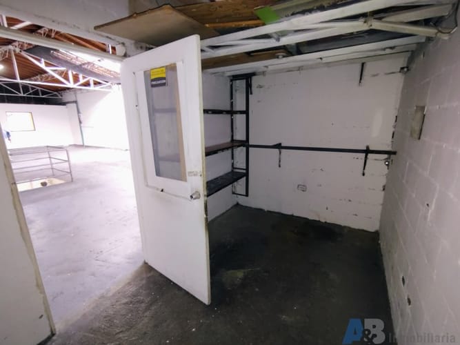Bodega en arriendo en Colombia, Medellín, 320 m² · foto 12 de 17