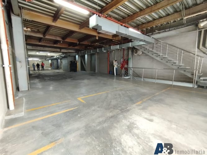 Bodega en arriendo en Cerro Nutibara, Medellín, 1950 m² · foto 4 de 13