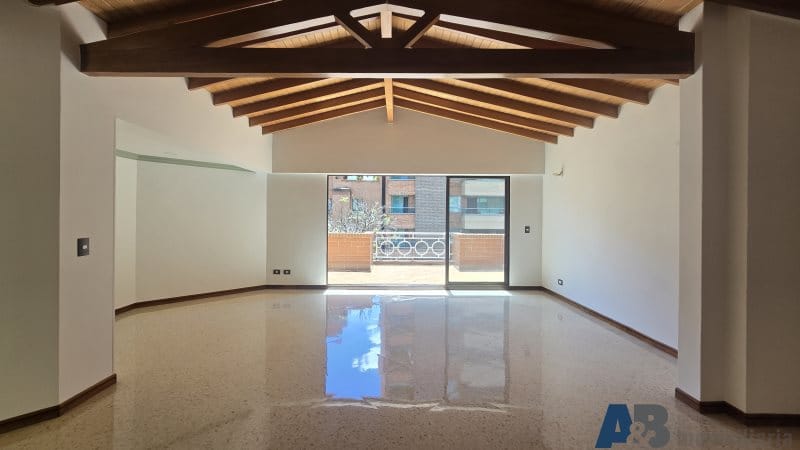 Apartamento de 4 alcobas en arriendo en Laureles, Medellín, 280 m² · foto 4 de 24