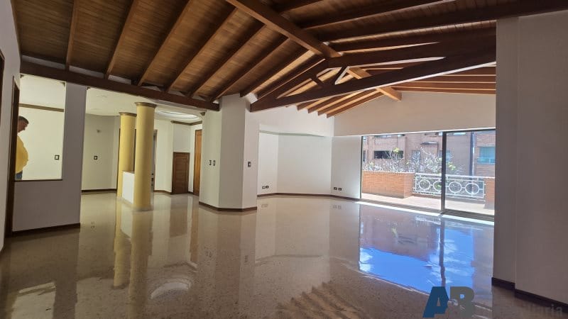 Apartamento de 4 alcobas en arriendo en Laureles, Medellín, 280 m² · foto 5 de 24