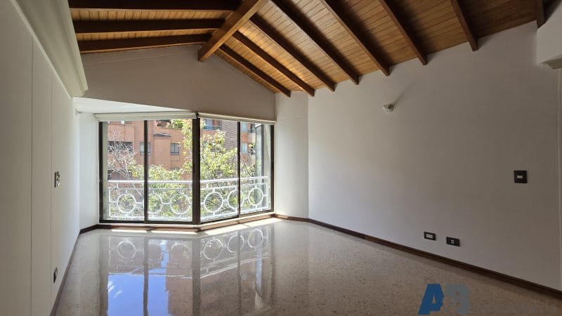 Apartamento de 4 alcobas en arriendo en Laureles, Medellín, 280 m² · foto 9 de 24