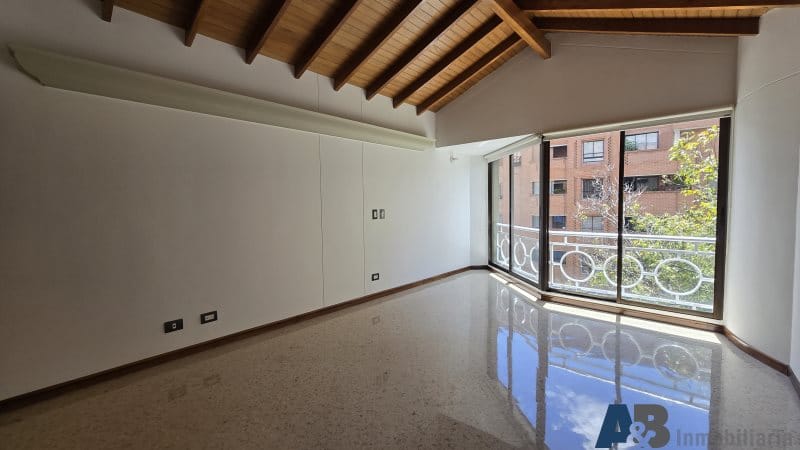 Apartamento de 4 alcobas en arriendo en Laureles, Medellín, 280 m² · foto 10 de 24