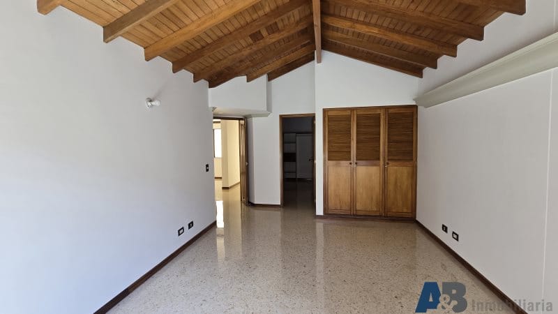 Apartamento de 4 alcobas en arriendo en Laureles, Medellín, 280 m² · foto 11 de 24