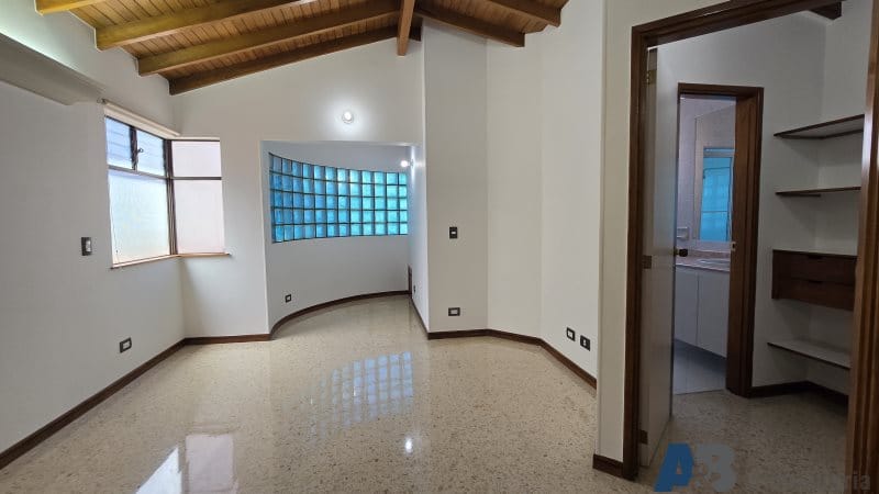 Apartamento de 4 alcobas en arriendo en Laureles, Medellín, 280 m² · foto 15 de 24