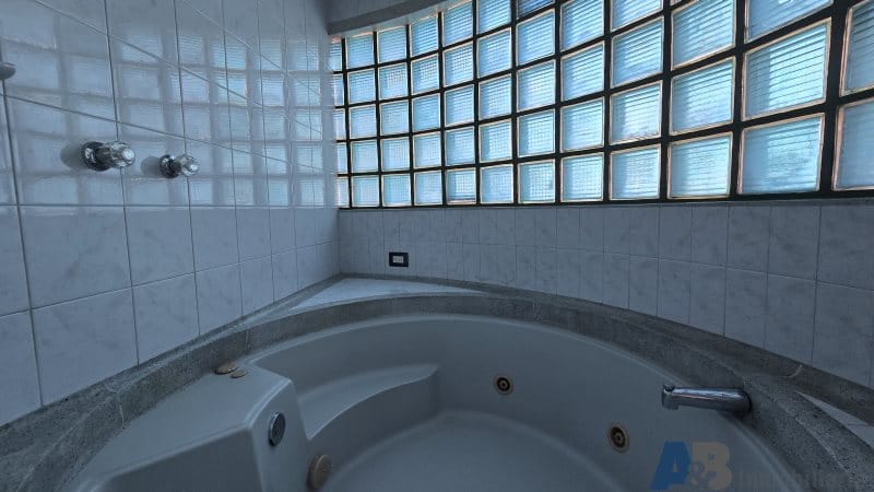 Apartamento de 4 alcobas en arriendo en Laureles, Medellín, 280 m² · foto 16 de 24