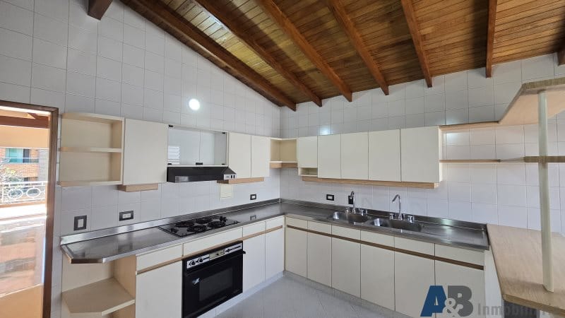 Apartamento de 4 alcobas en arriendo en Laureles, Medellín, 280 m² · foto 20 de 24