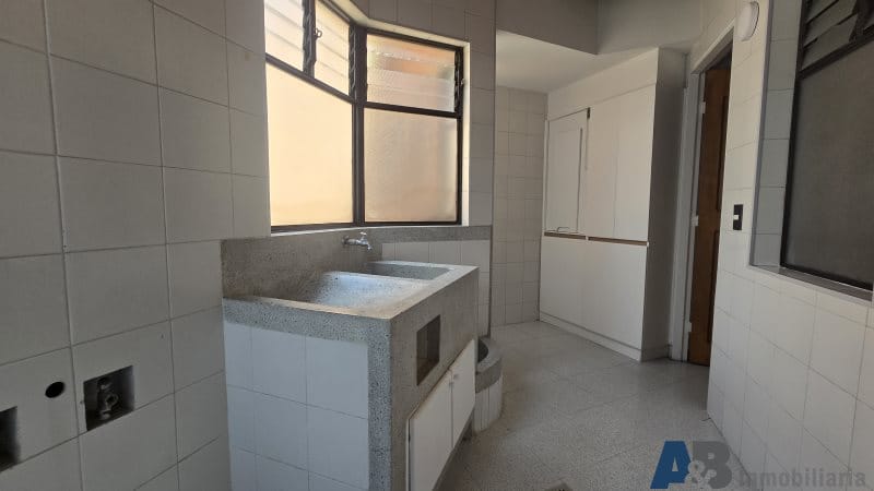 Apartamento de 4 alcobas en arriendo en Laureles, Medellín, 280 m² · foto 22 de 24