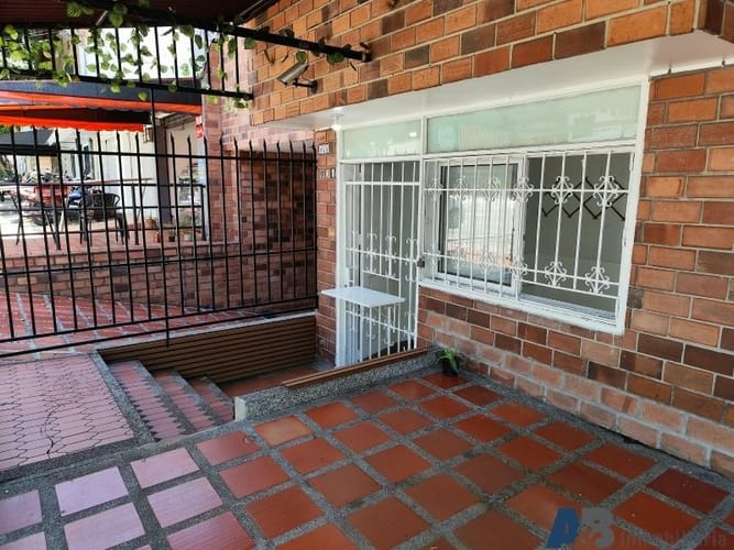 Local en arriendo en Conquistadores, Medellín, 25 m² · foto 3 de 6