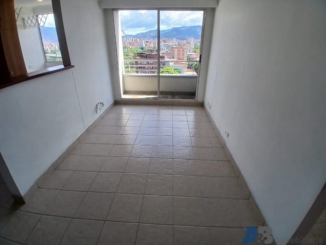 Apartaestudio en arriendo en Laureles, Medellín, 45 m² · foto 3 de 13