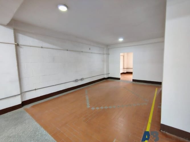 Bodega en arriendo en El Poblado, Medellín, 160 m² · foto 8 de 12