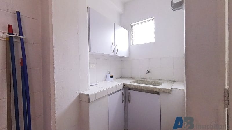 Bodega en arriendo en El Poblado, Medellín, 160 m² · foto 11 de 12