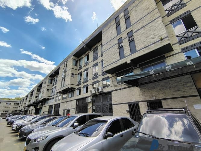 Bodega en arriendo en El Poblado, Medellín, 160 m² · foto 2 de 10