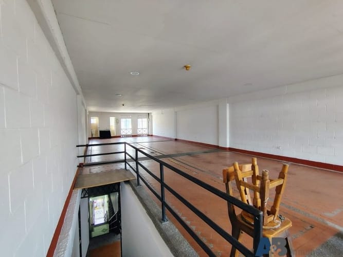 Bodega en arriendo en El Poblado, Medellín, 160 m² · foto 4 de 10