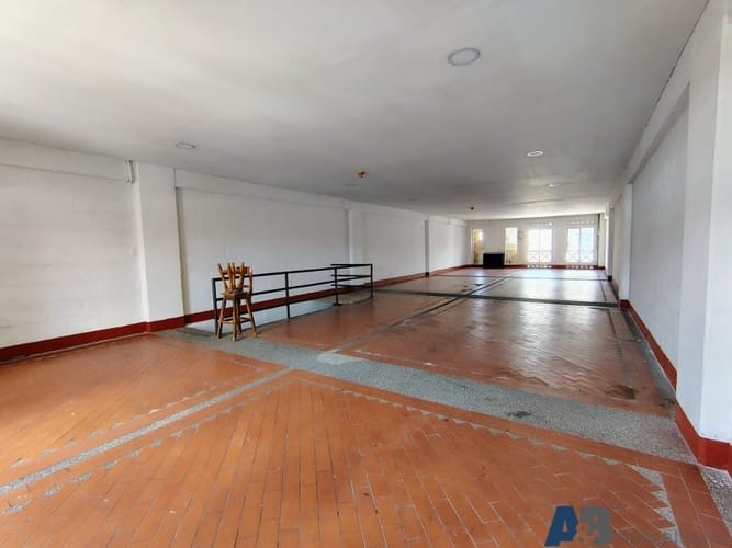 Bodega en arriendo en El Poblado, Medellín, 160 m² · foto 6 de 10