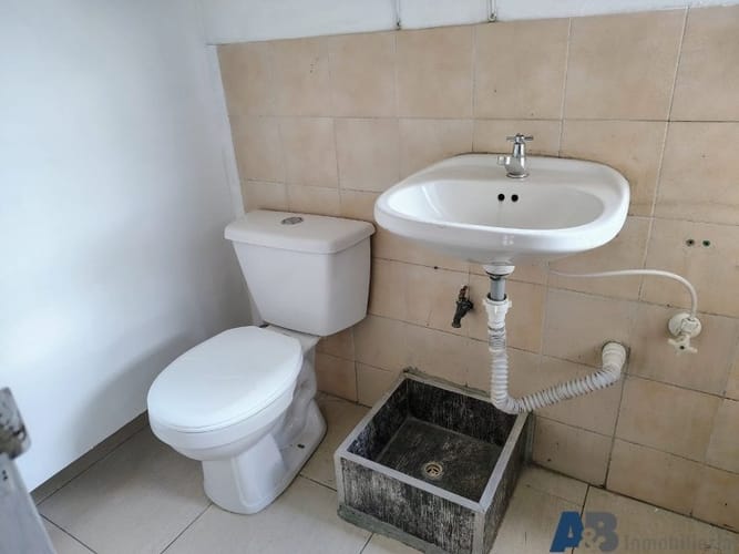 Bodega en arriendo en El Poblado, Medellín, 160 m² · foto 9 de 10