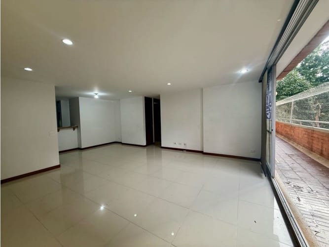 Apartamento de 3 alcobas en venta en Cumbres, Envigado, 156 m² · foto 3 de 22