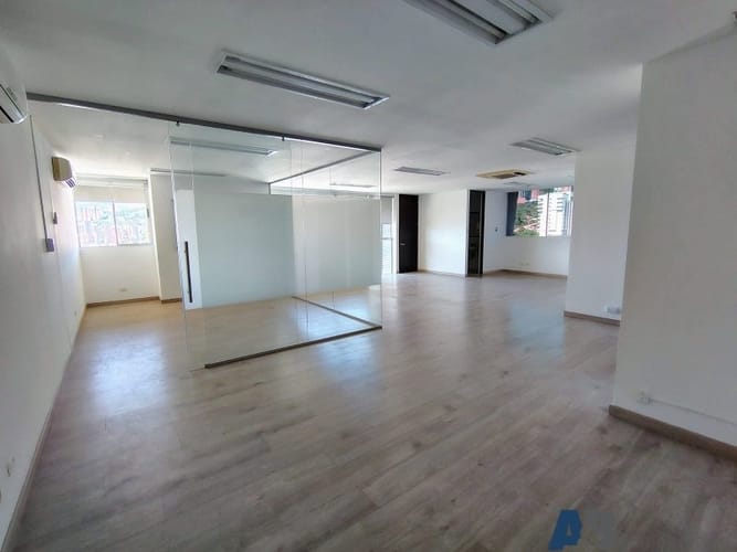 Oficina en arriendo en Los Balsos, Medellín, 97 m² · foto 4 de 12