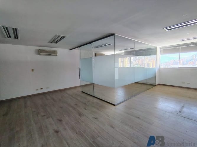 Oficina en arriendo en Los Balsos, Medellín, 97 m² · foto 5 de 12