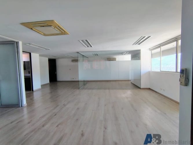 Oficina en arriendo en Los Balsos, Medellín, 97 m² · foto 6 de 12